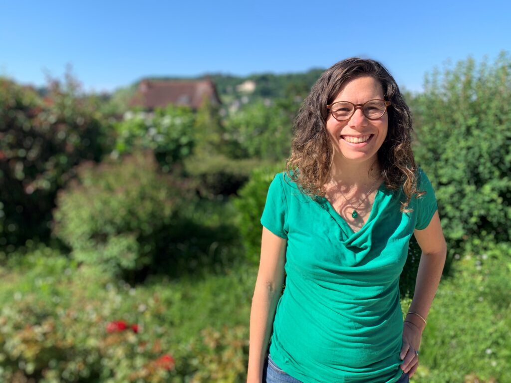 Aurore POUPRON - Conférence gesticulée "Libérée, délivrée ! parcours initiatique dans la jungle médicale"