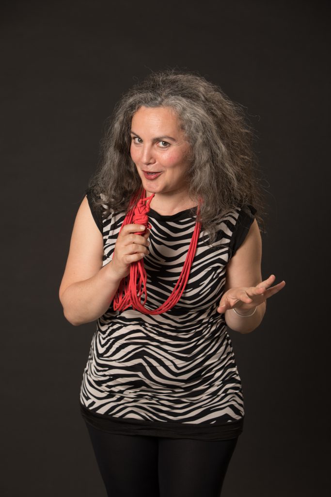 Hélène VITORGE - Conférence gesticulée "Impertinente du spectacle"