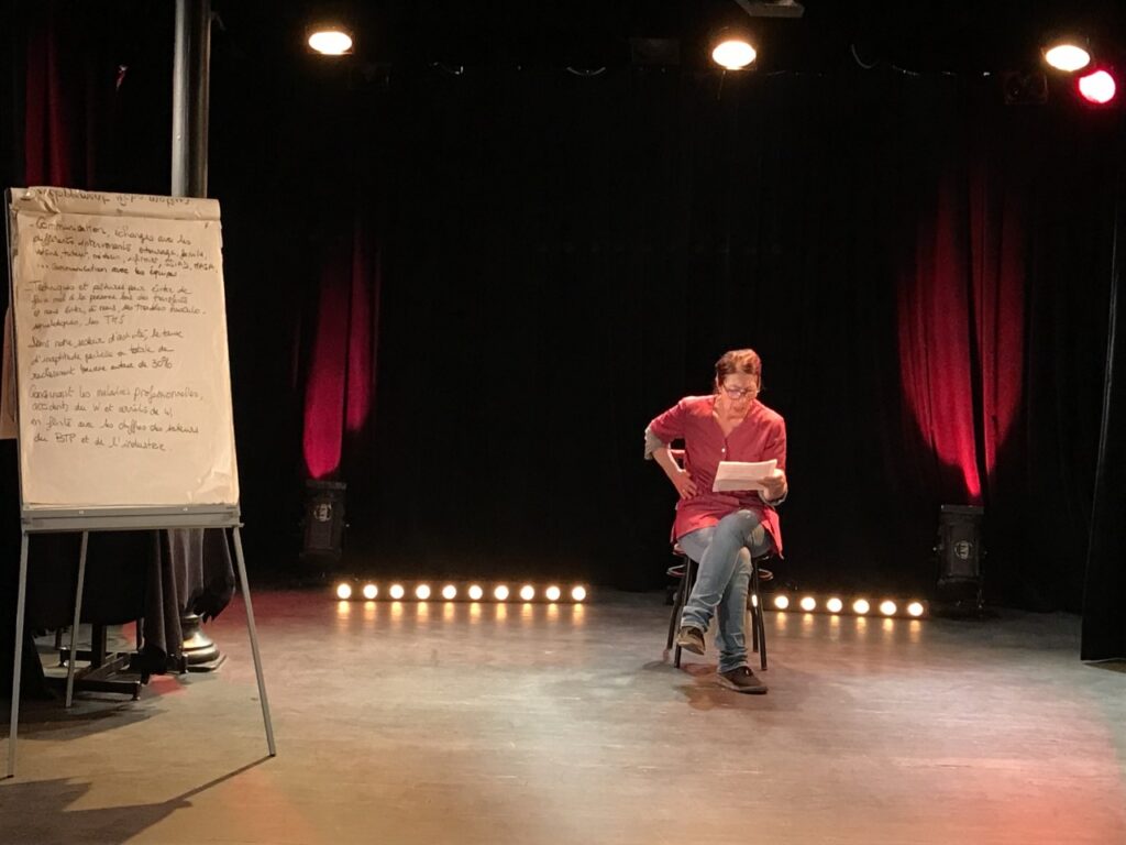 Juliette COANET - Conférence gesticulée "J'vous prête ma blouse"