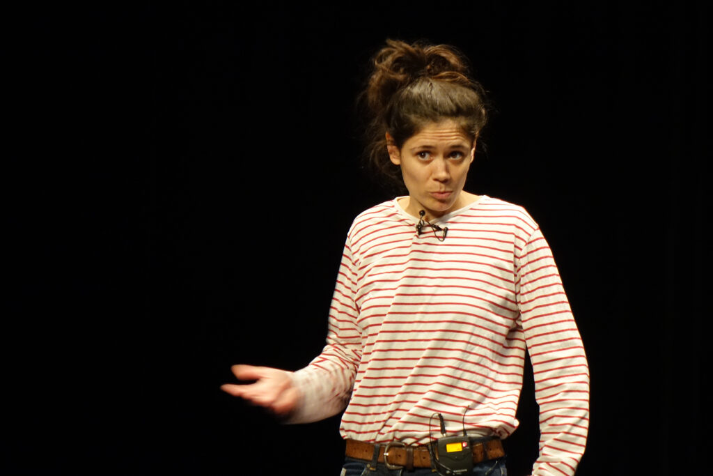 Julia NIVAN - Conférence gesticulée "La Chianteuse"