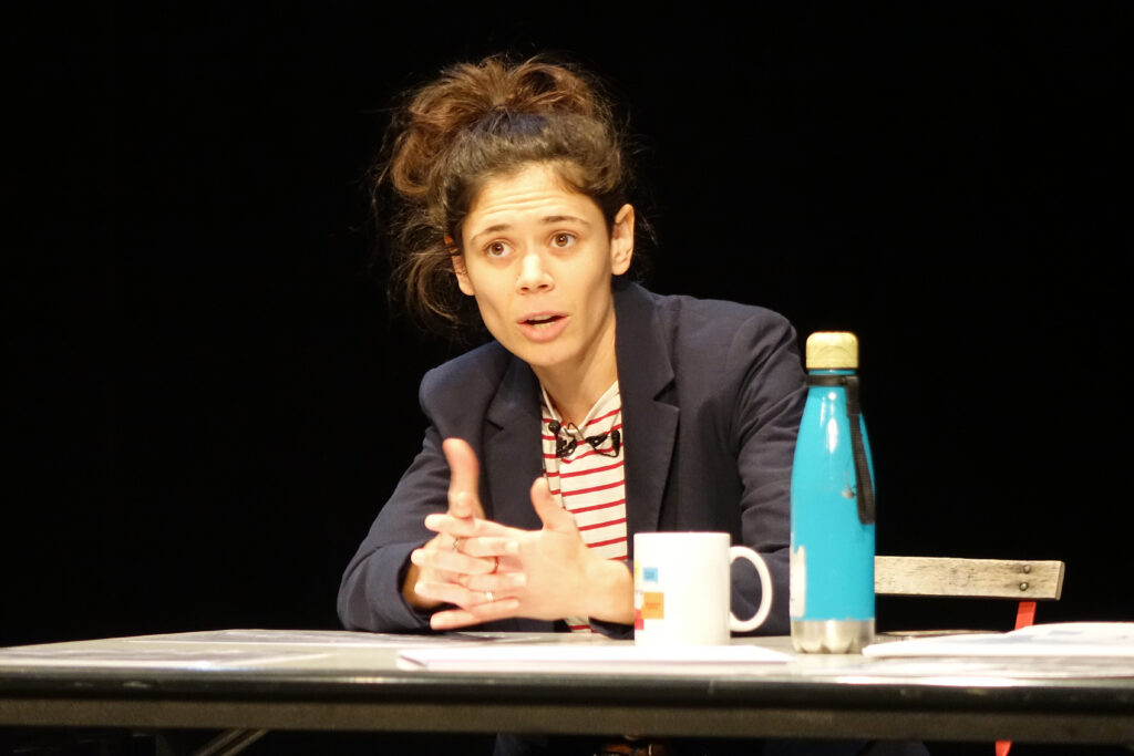 Julia NIVAN - Conférence gesticulée "La Chianteuse"