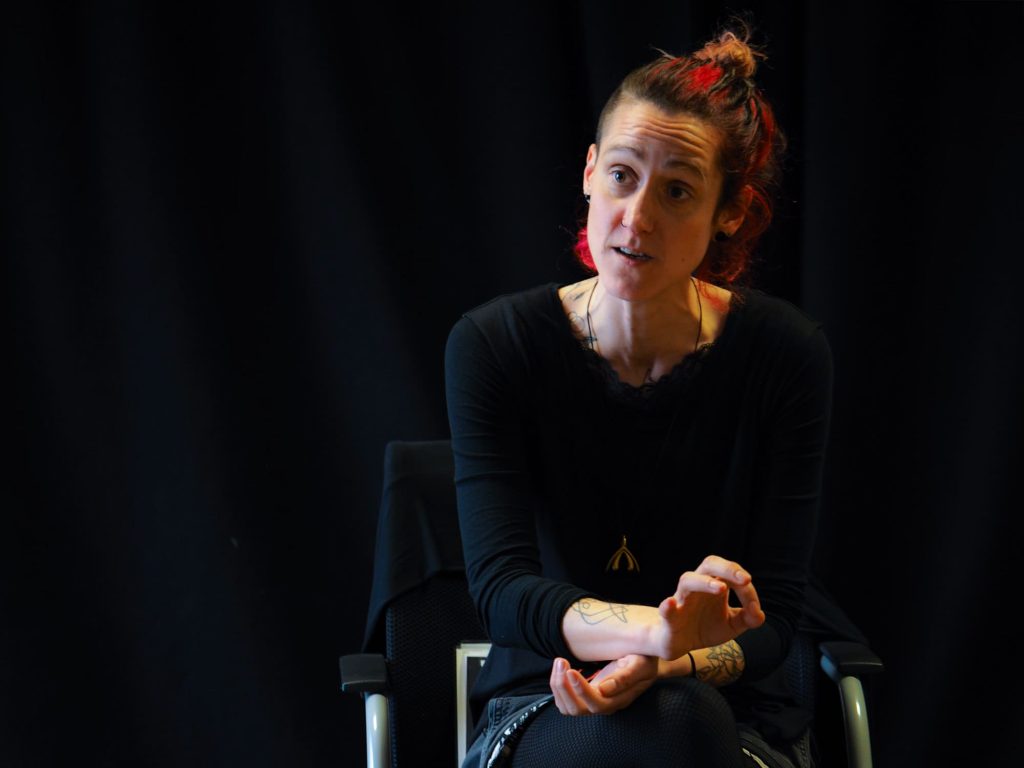 Lau - Conférence gesticulée "Alors heureuse ? Et si on détricotait les sexualités"