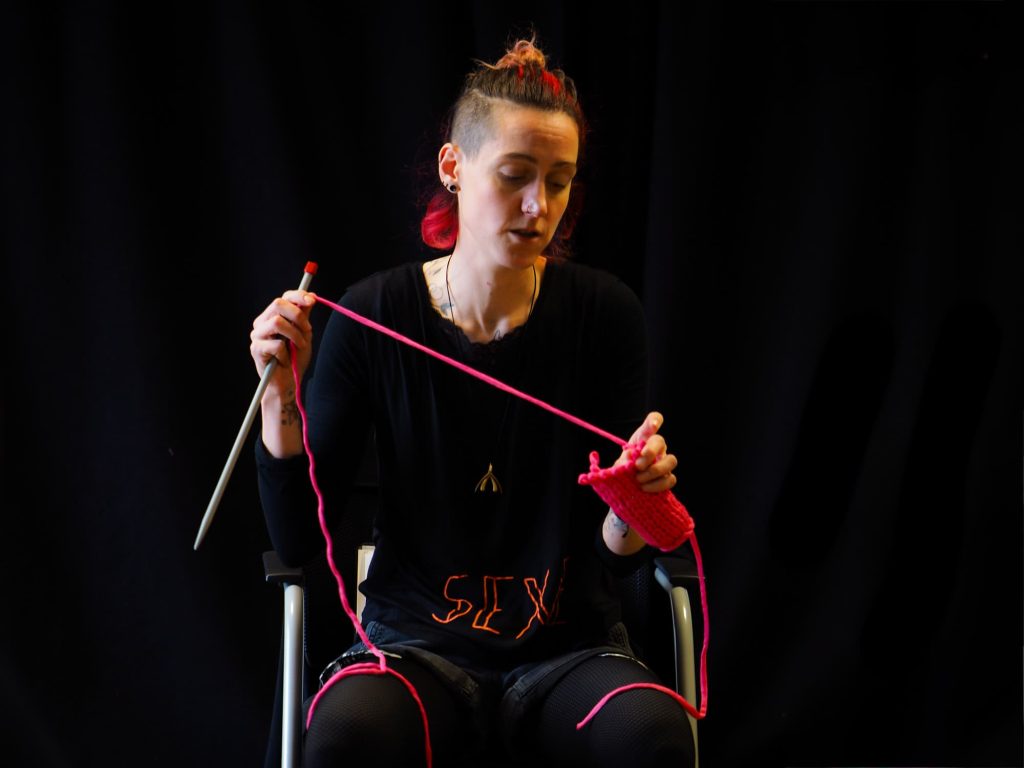 Lau - Conférence gesticulée "Alors heureuse ? Et si on détricotait les sexualités"