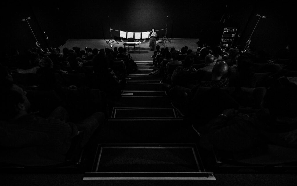 Léna - Conférence gesticulée "Mon corps, une arme de résistance massive"