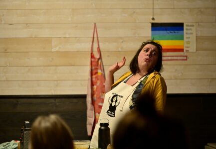 Maëlle BULLE - Conférence gesticulée "Je suis grosse, gourmande, et je t'emm***"