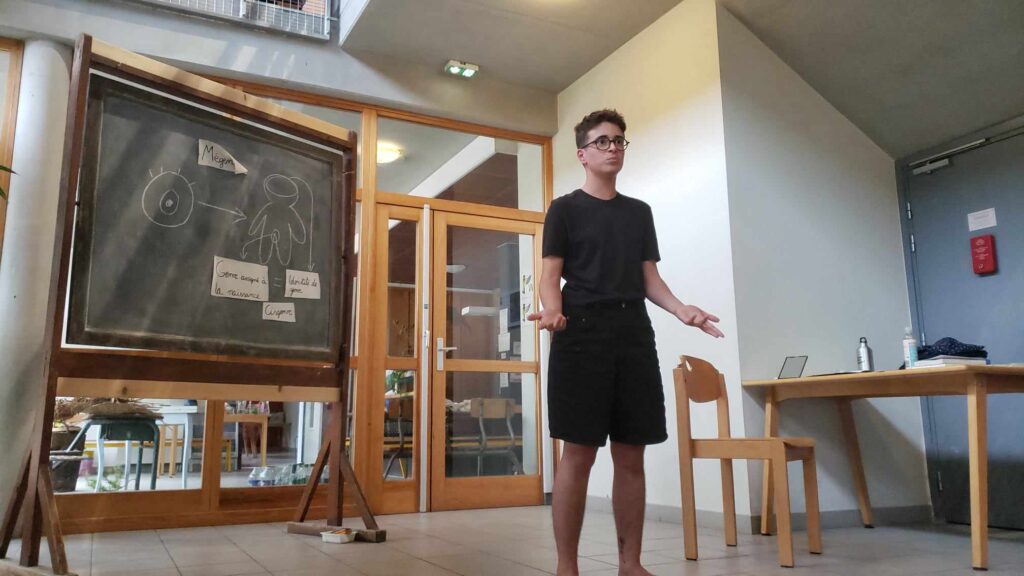 Noé Scargot - Conférence gesticulée "Un Alien dans le placard"