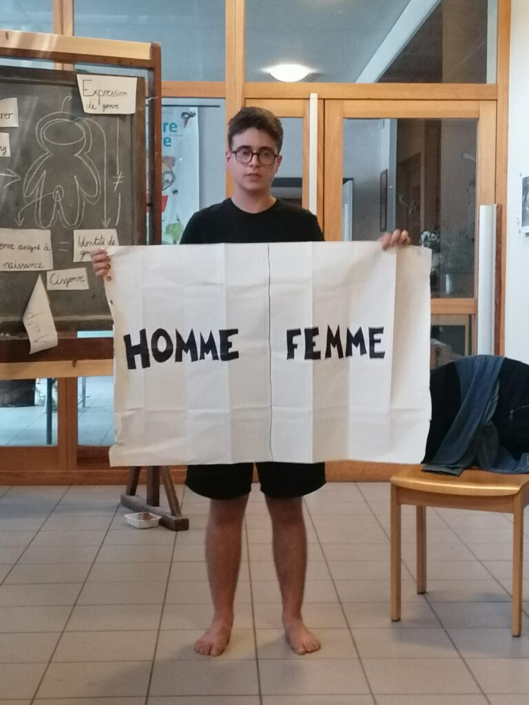 Noé Scargot - Conférence gesticulée "Un Alien dans le placard"